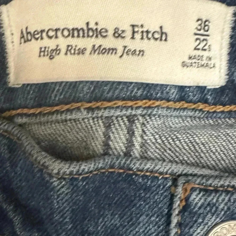 Abercrombie & Fitch High Rise Mom Jean Side 22S - Picture 3 of 4